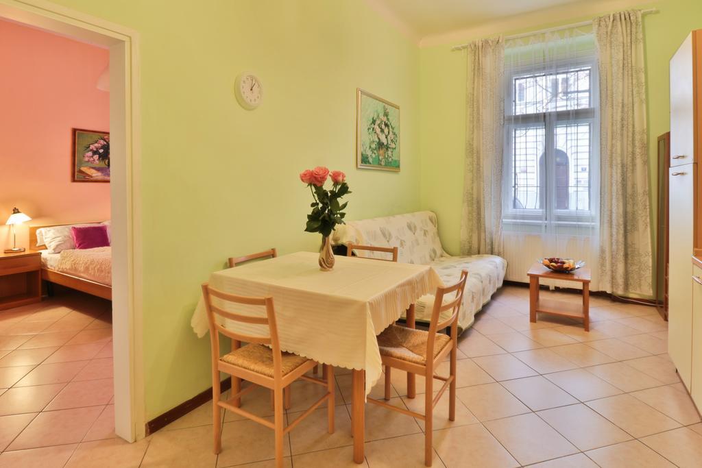Apartment Na Kozacce 6 Prag Rum bild